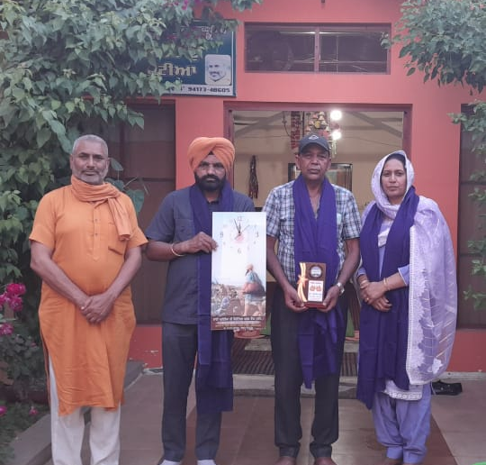 Due to his excellent services, Dharam Singh Fauzi was honored on his arrival at Nirvanu Kutia Mahilpur